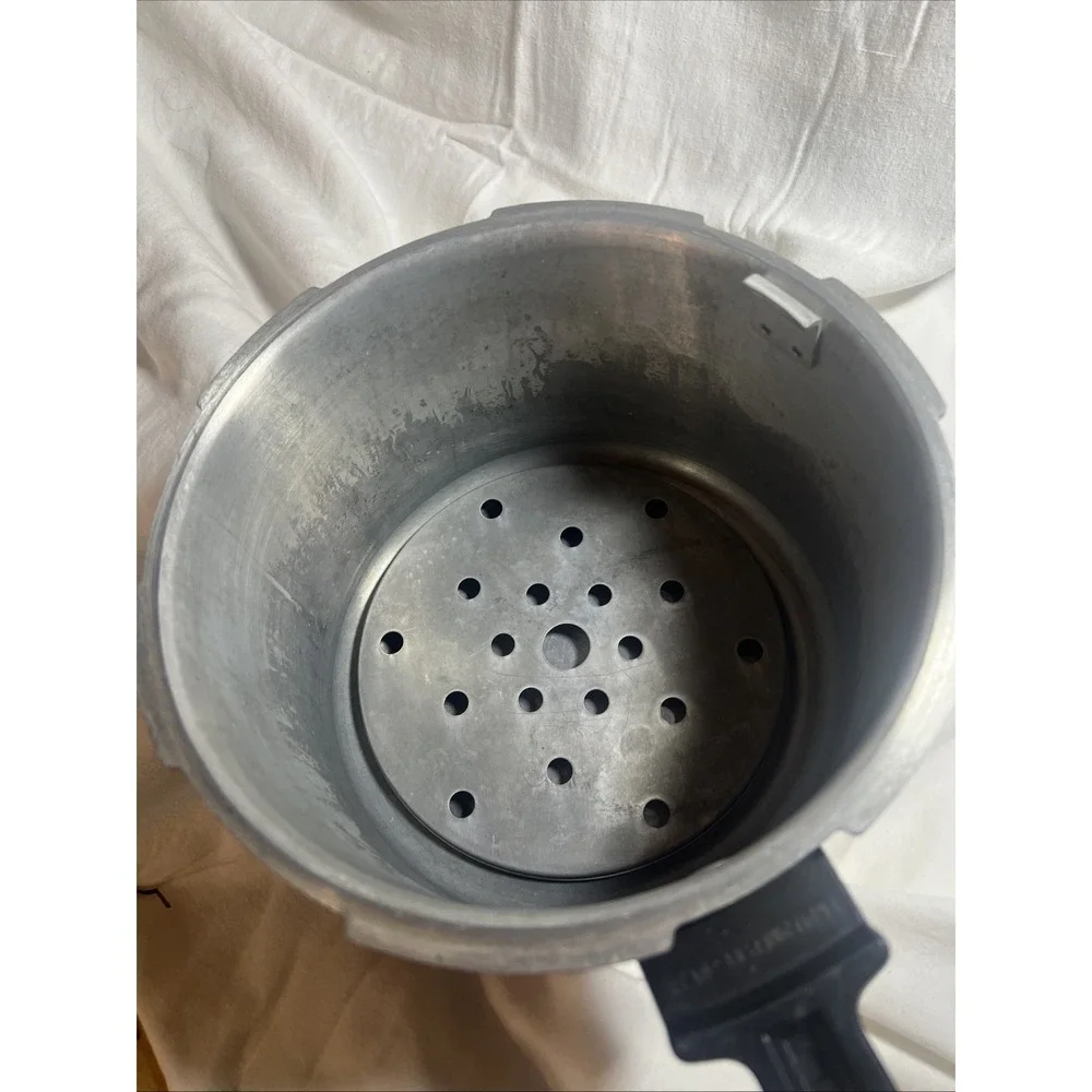 Vintage Presto 4 Qt Aluminum Pressure Cooker Model 21-702 USA With Regulator Lid
